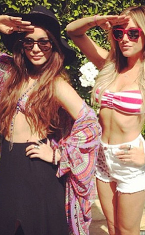 Vanessa Hudgens, Ashley Tisdale Vanessa Hudgens, Ashley Tisdale